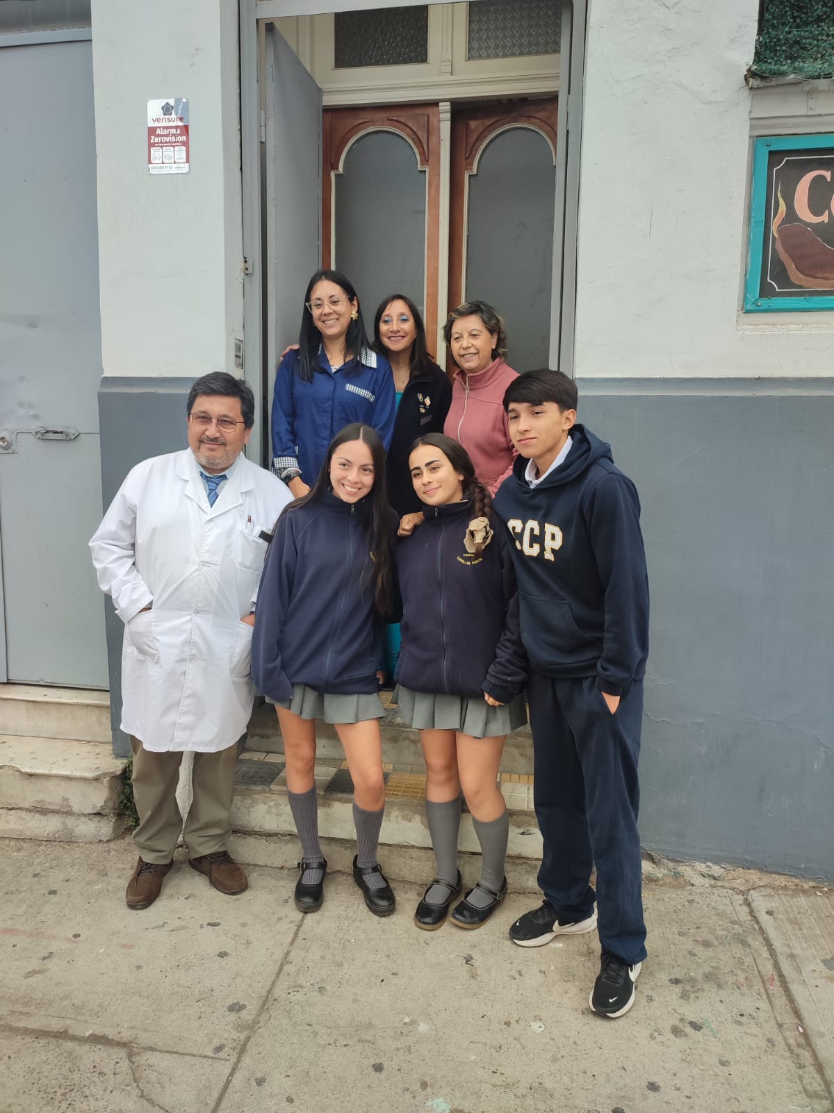 COLEGIO CAPELLÁN PASCAL ENTREGA ALIMENTOS NO PERECIBLES A NUESTRA FUNDACIÓN